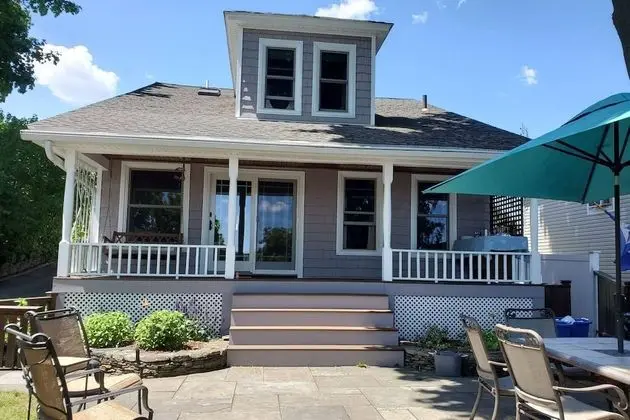 Ev (Riverside Retreat)