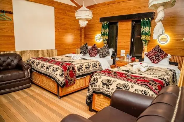Deluxe Tek Büyük veya İki Ayrı Yataklı Oda, Birden Çok Yatak, Nehir Manzaralı, Havuz Kenarı