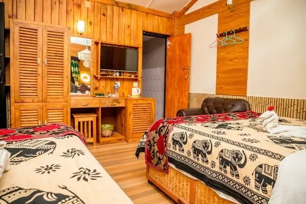 Deluxe Tek Büyük veya İki Ayrı Yataklı Oda, Birden Çok Yatak, Nehir Manzaralı, Havuz Kenarı