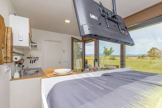 Family Stüdyo, 1 Çift Kişilik Yatak, Dağ Manzaralı, Bahçeli (Riverside Suite Mare private beach)