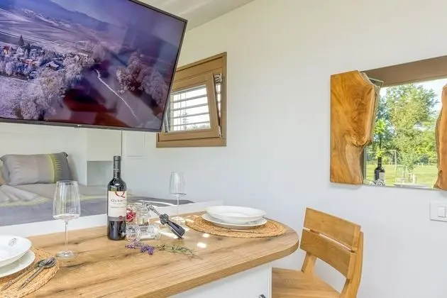 Family Stüdyo, 1 Çift Kişilik Yatak, Dağ Manzaralı, Bahçeli (Riverside Suite Mare private beach)