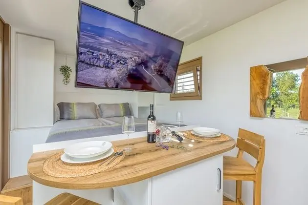 Family Stüdyo, 1 Çift Kişilik Yatak, Dağ Manzaralı, Bahçeli (Riverside Suite Mare private beach)