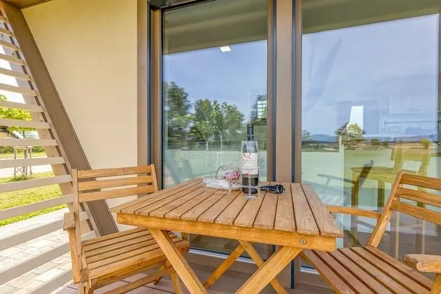 Family Stüdyo, 1 Çift Kişilik Yatak, Dağ Manzaralı, Bahçeli (Riverside Suite Mare private beach)