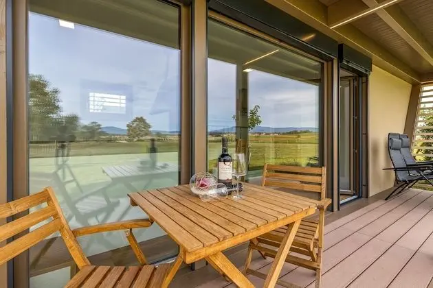 Family Stüdyo, 1 Çift Kişilik Yatak, Dağ Manzaralı, Bahçeli (Riverside Suite Mare private beach)