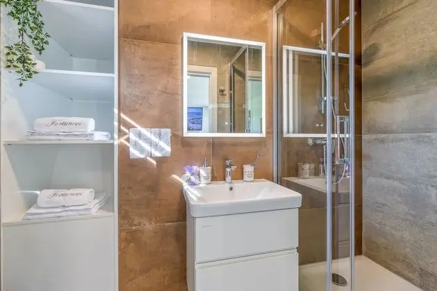 Family Stüdyo, 1 Çift Kişilik Yatak, Dağ Manzaralı, Bahçeli (Riverside Suite Mare private beach)