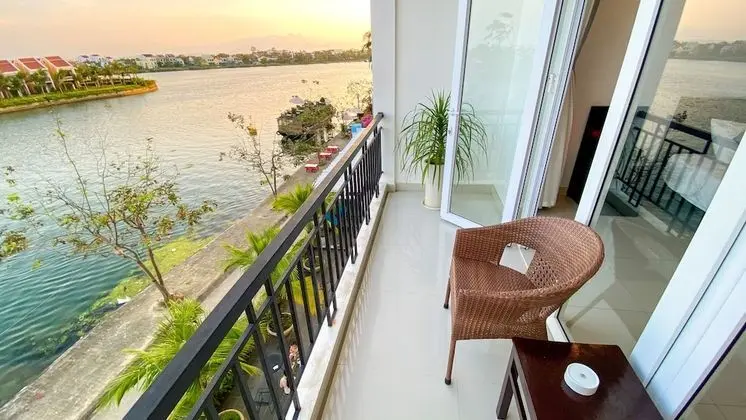 Family Üç Kişilik Oda, Balkon, Nehir Manzaralı