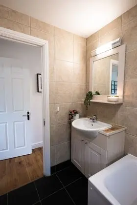 Apart Daire, Özel Banyo (Riverwalk Apartment One)