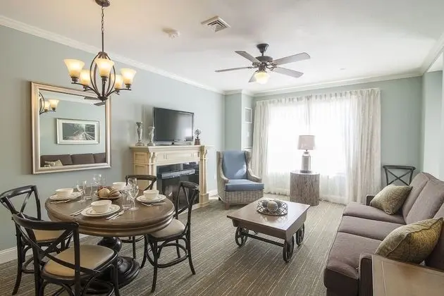 1 Bedroom Suite with connecting Studio