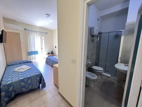 Üç Kişilik Oda