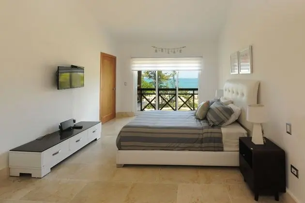 One Bedroom Apartment (Beachfront)