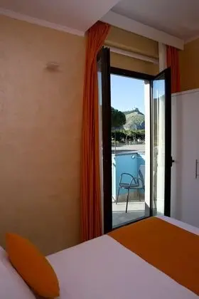 Classic Büyük Yataklı Tek Kişilik Oda