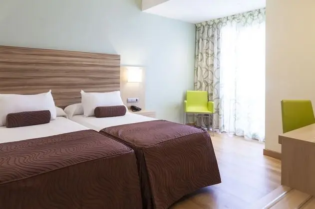 Standard Tek Büyük veya İki Ayrı Yataklı Oda, Balkon
