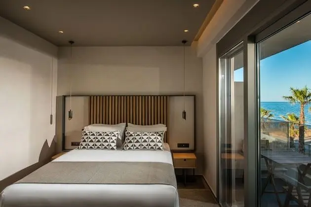 Deluxe Tek Büyük veya İki Ayrı Yataklı Oda (Sea view & Pool view)