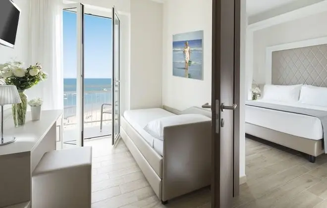 Family Oda, Deniz Manzaralı (Superior)