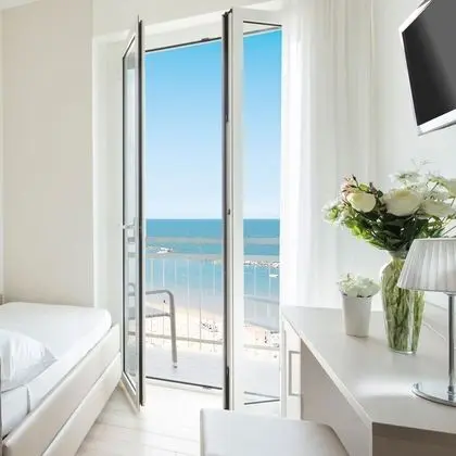 Family Oda, Deniz Manzaralı (Superior)