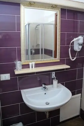 Büyük Yataklı Tek Kişilik Oda