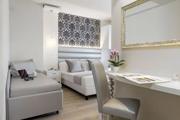 Deluxe Üç Kişilik Oda, Denize Bakan