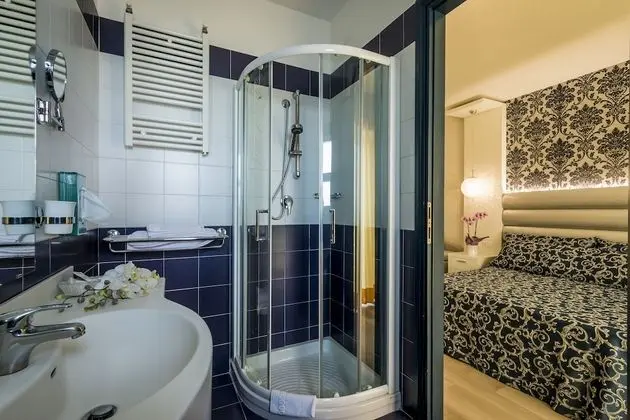 Deluxe Üç Kişilik Oda, Denize Bakan