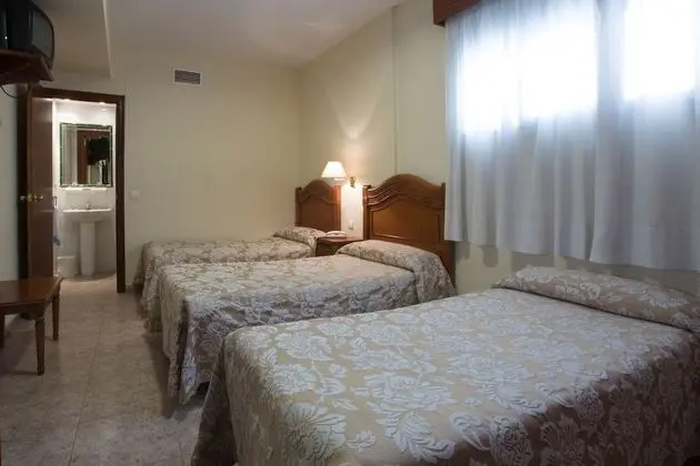 Üç Kişilik Oda