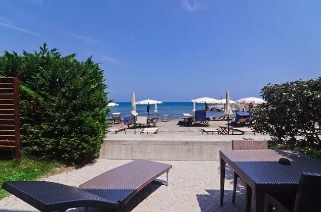 Deluxe Tek Büyük Yataklı Oda, Deniz Manzaralı (Private Garden)