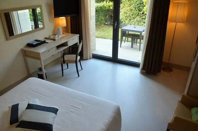 Deluxe Tek Büyük Yataklı Oda (Private Garden)