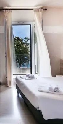 Comfort Tek Büyük Yataklı Oda, Balkon, Göl Manzaralı