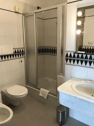 Tek Büyük Yataklı Oda, Balkon, Göl Manzaralı