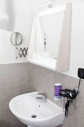 Basic Tek Büyük Yataklı Oda