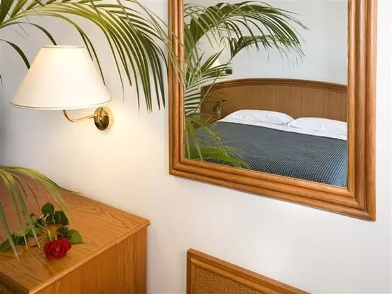 Büyük Yataklı Tek Kişilik Oda