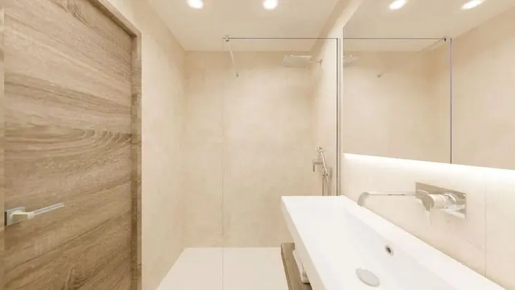 Tek Büyük veya İki Ayrı Yataklı Oda, Deniz Manzaralı