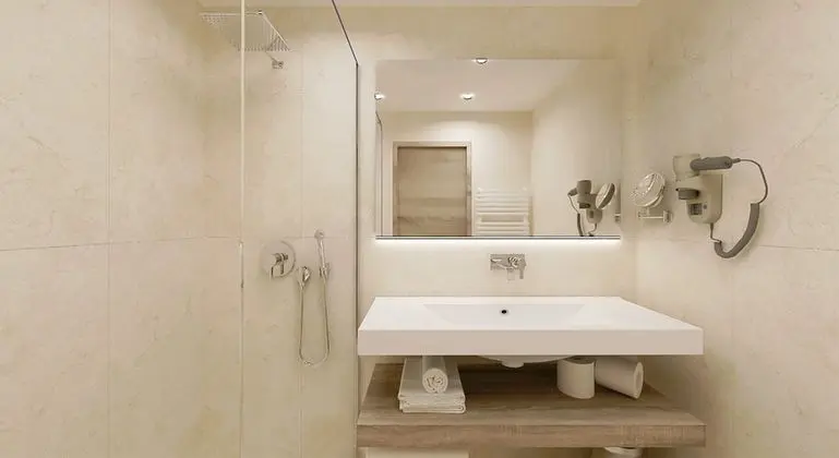 Tek Büyük veya İki Ayrı Yataklı Oda, Deniz Manzaralı