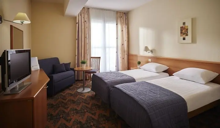 Tek Büyük veya İki Ayrı Yataklı Oda, Deniz Manzaralı