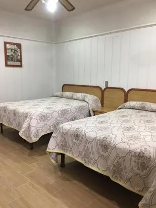 Tek Büyük Yataklı Oda, 2 Çift Kişilik Yatak