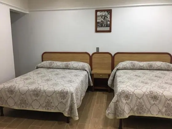 Tek Büyük Yataklı Oda, 2 Çift Kişilik Yatak