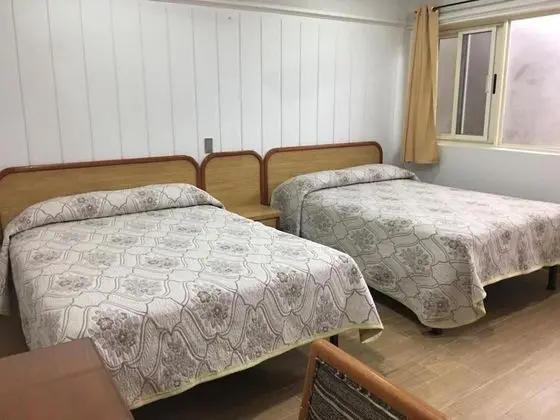 Tek Büyük Yataklı Oda, 2 Çift Kişilik Yatak