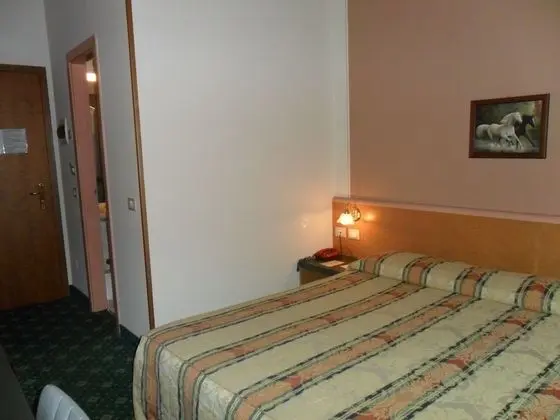 Classic Tek Büyük Yataklı Oda