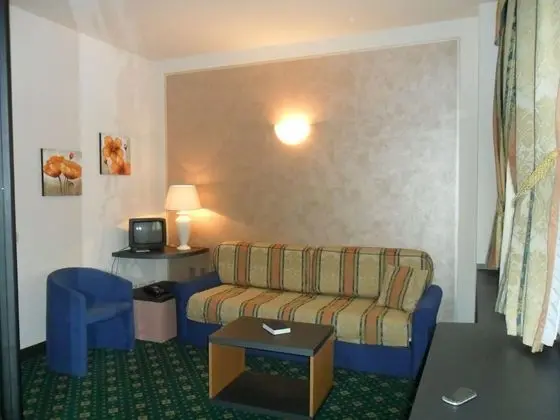 Classic Üç Kişilik Oda