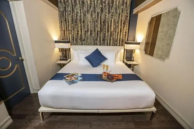 Lux One Bedroom Suite, 690 sq ft
