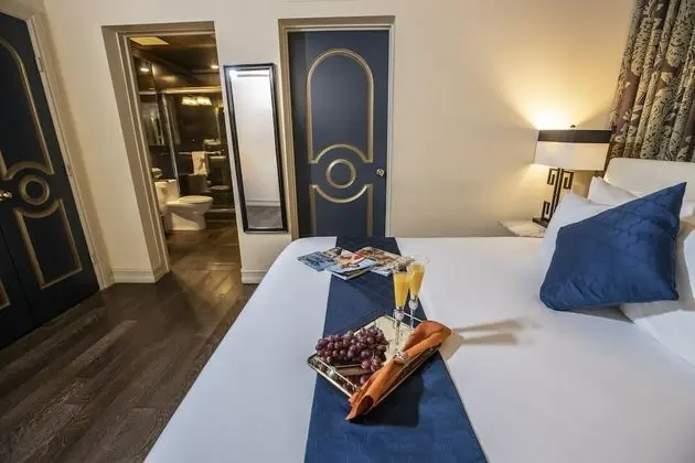Lux One Bedroom Suite, 690 sq ft