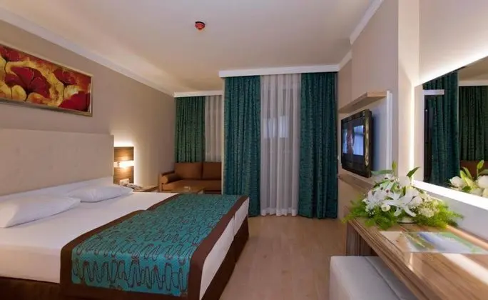 Standart Üç Kişilik Oda, Kara Manzaralı, Balkonlu