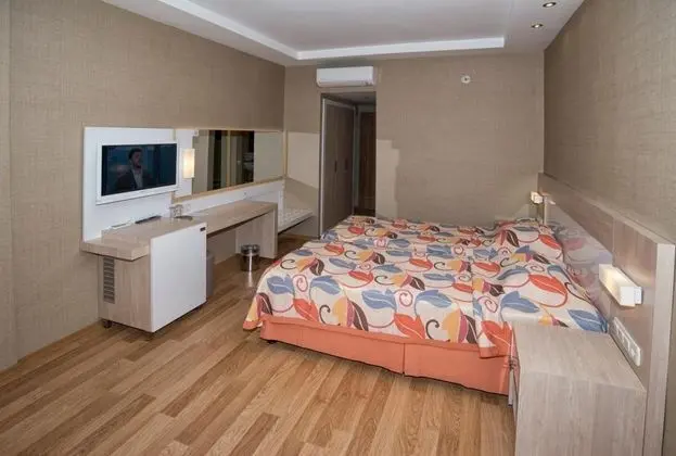 Standart Üç Kişilik Oda, Kara Manzaralı, Balkonlu