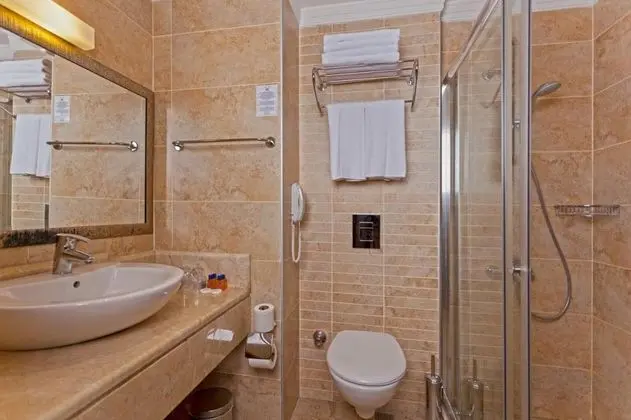 Standart Üç Kişilik Oda, Kara Manzaralı, Balkonlu