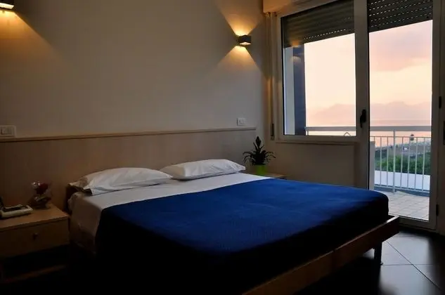 Tek Büyük Yataklı Oda, Balkon, Okyanusa Sıfır