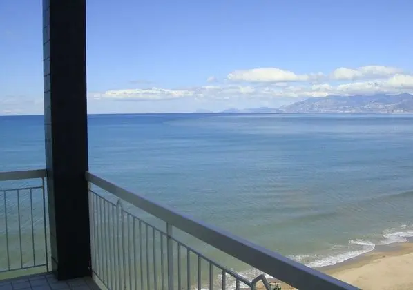 Üç Kişilik Oda, Balkon, Denize Bakan