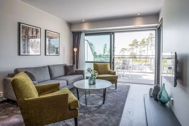 Junior Süit, Avlu Manzaralı (Pool Access Excluded)