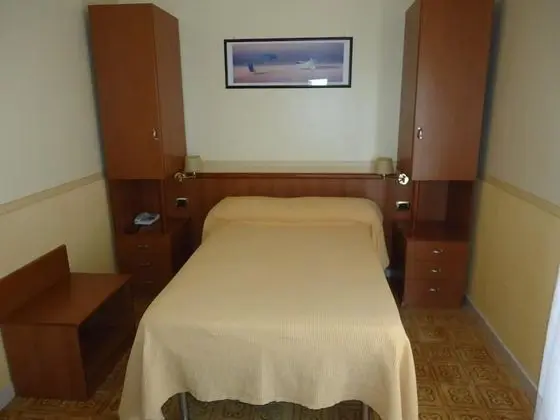 Büyük Yataklı Tek Kişilik Oda