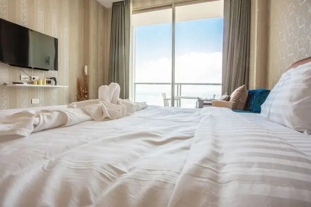 1 Bedroom Condo