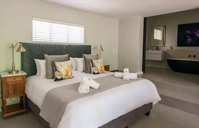 Premium Tek Büyük Yataklı Oda, Balkon, Bahçe Manzaralı