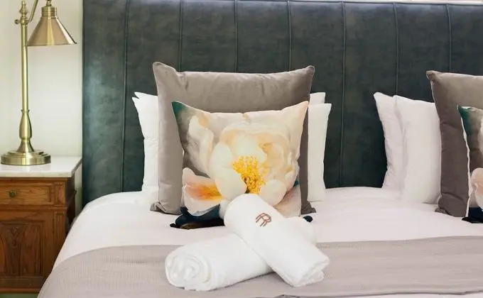 Premium Tek Büyük Yataklı Oda, Balkon, Bahçe Manzaralı