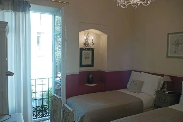 Traditional Tek Büyük Yataklı Oda